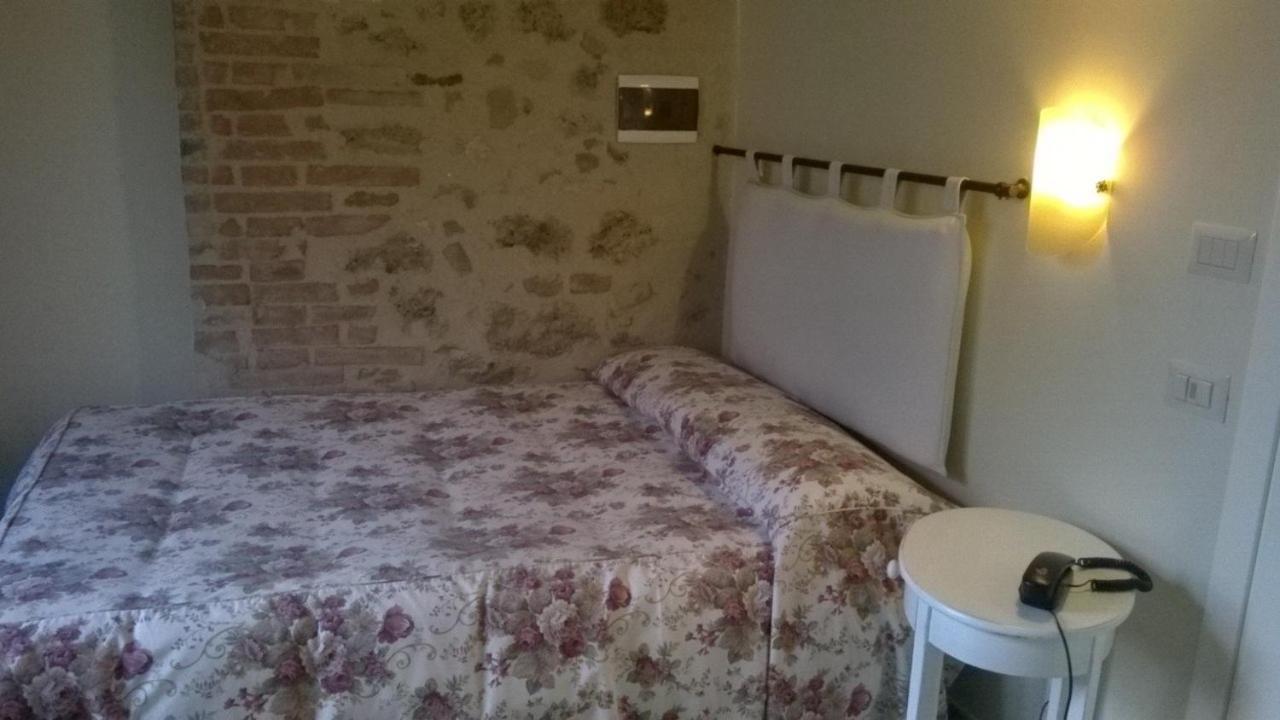 Arnolfo B&B Колле-ди-Валь-д'Эльса Номер фото